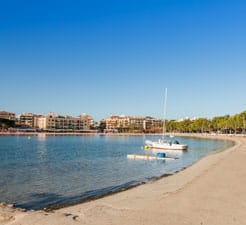 如何预订轮渡前往阿尔库迪亚（Alcudia）